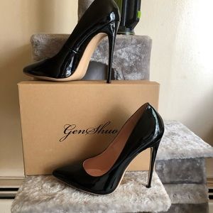 Erotic black patent bedroom heels